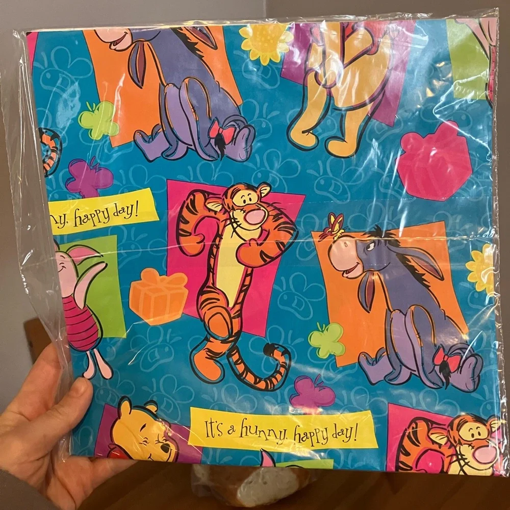 NWT Hallmark Winnie the Pooh Gift Wrap Set